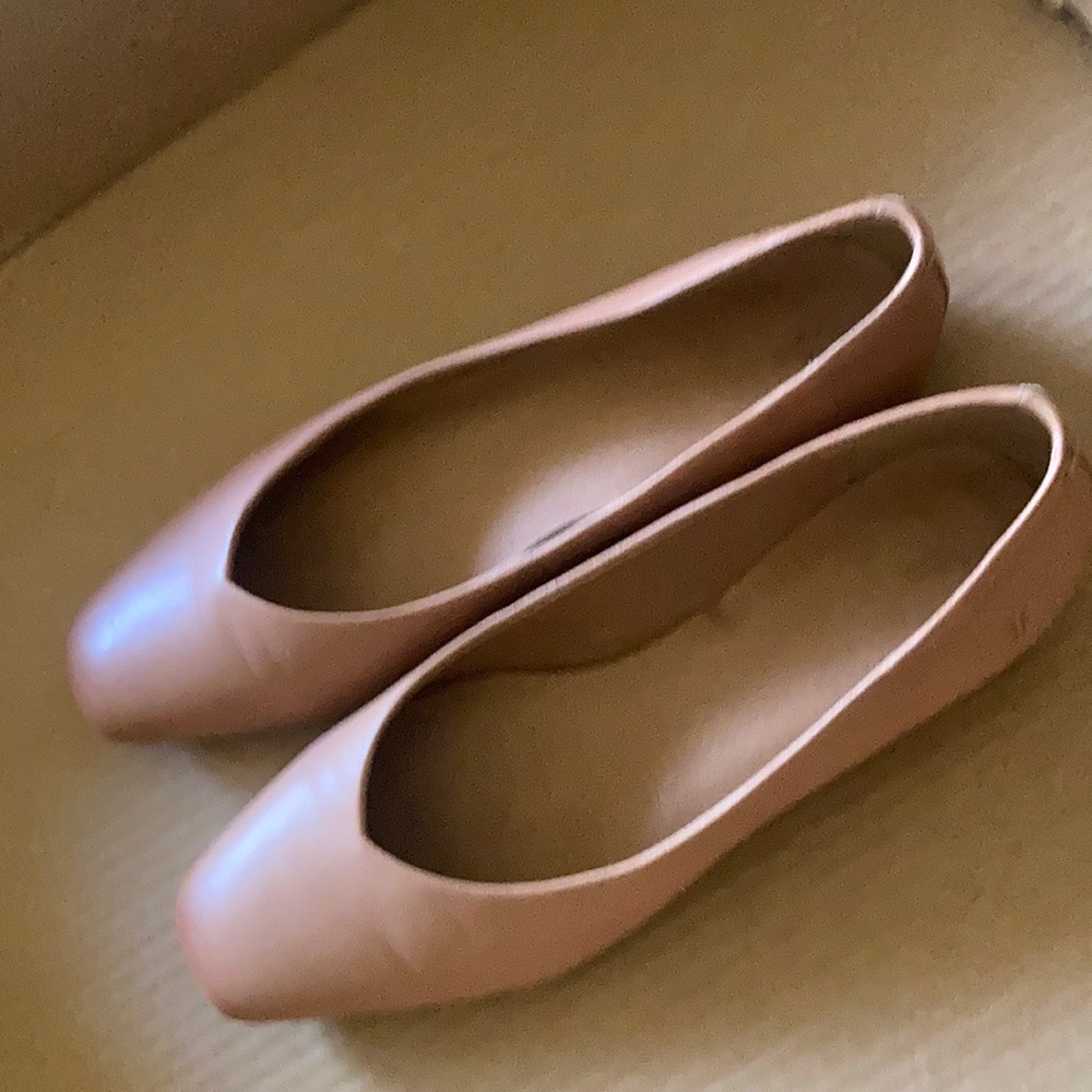 Frye flats size 8.5 in tan color